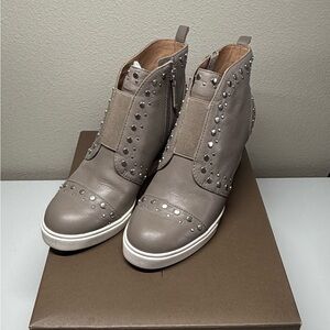 Linda Paolo ; Felicity-L